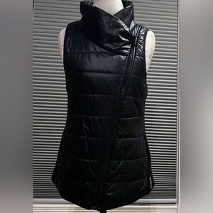 Reebok Asymetrical High Neck Puffer Vest in Black insulated zip pockets Medium